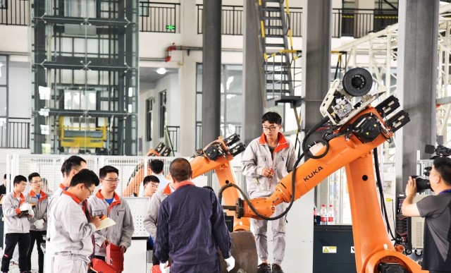 2020年数字经济总量_2015中国年经济总量(3)