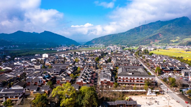 芦山县龙门古镇（何斌 摄）.jpg
