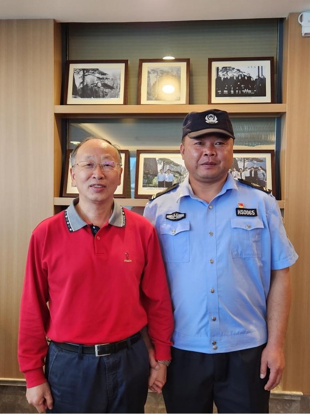 合影.jpg