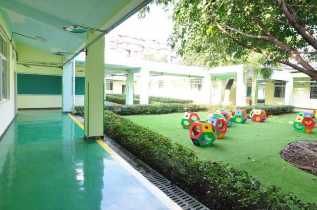 当年之所以要在众多的幼儿园中,坚定不移地为冯梓萱选择金芒果幼稚园